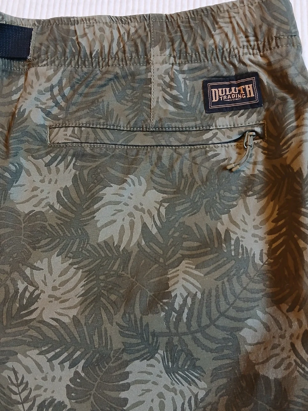 Duluth Trading Co Shorts Mens 2XL Green Palm Leaf Print Belted Standard Fit
